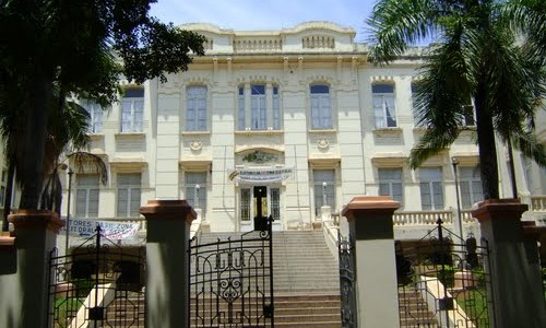 Bendito templo de instrução, berço de amor e de esperança!