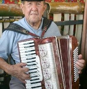 ALÍPIO GODOY NASCEU PARA SER VIOLEIRO